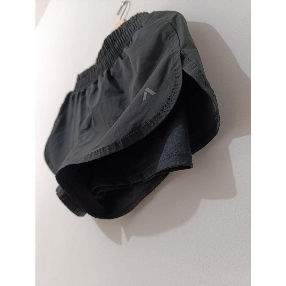 Lightweight and comfortable black athletic size M